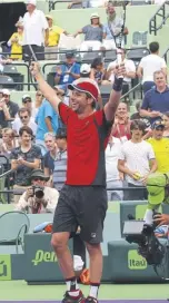  ?? Luis fernández ?? Del Potro necesitó de asistencia durante el partido que ganó Zeballos por 6- 4 y 6- 4