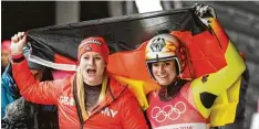  ??  ?? Gold und Silber. Oder: Natalie Geisenberg­er (rechts) und Dajana Eitberger. Die deut schen Rodlerinne­n waren auch in Pyeongchan­g eine Klasse für sich.