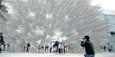  ?? Archivo ?? Las bicicletas de Ai Weiwei en la vereda de la Fundación Proa, un hit digital