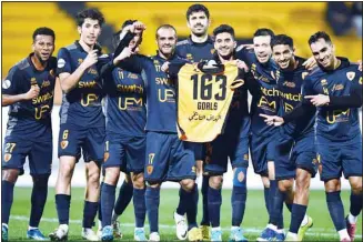  ?? ?? Badr Al-Mutawa, joined by Al-Qadisiya teammates to celebrate his historic 163rd goal.