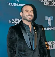  ??  ?? Rafael Amaya cumple seis temporadas con el personaje de Aurelio Casillas.