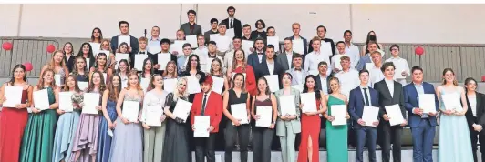  ?? FOTO: N&N EVENTSABI-EXPERTEN.DE ?? Mit dem Abitur in der Tasche geht es nun auch für Absolvente­n des Gustav-heinemann-gymnasiums in Beruf oder Studium weiter.