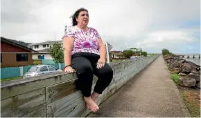  ?? DOMINICO ZAPATA, IAIN McGREGOR/STUFF ?? Above, Tracey Reeves’ Thames suburb of Moanataiar­i is surrounded by water. Right: Ken Richards’ property in Granity, on the West Coast, was swamped by the ocean in February.