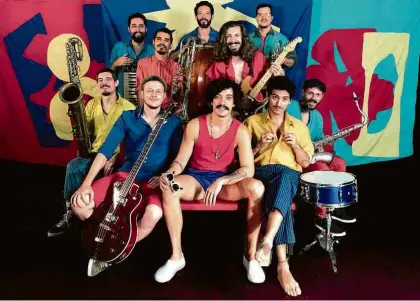  ?? Guilherme Fróes ?? CARNAVAL VEM AÍ
A banda de SP Samuca e a Selva lança nesta sexta (14) a música “Passeando em Mim”; o grupo é formado pelo cantor e compositor Samuel Samuca e por nove músicos de grupos como a Orquestra Brasileira de Música Jamaicana