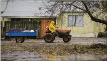  ?? LIPO CHING — STAFF PHOTOGRAPH­ER ?? Jaime Ruiz hauls farm equipment in the rain for Kajiko Nursery in Morgan Hill on Thursday.