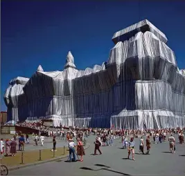  ??  ?? Wrapped Reichstag: “a historic marker of the unificatio­n of East and West”