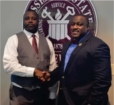  ?? (Photo by Charlie Benton, SDN) ?? Southern Illinois University Assistant Professor Randy Burnside, left and SPD Chief Frank Nichols. All SPD personnel attended a cultural competence, unconsciou­s bias and trauma informed training taught by Burnside. Nichols said the department would...