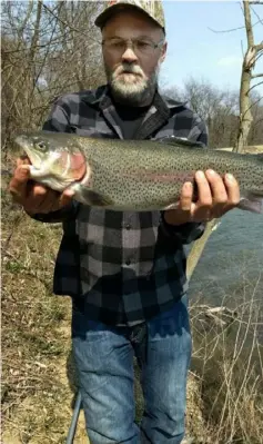  ?? Teri Dulak ?? David Painter of Irwin caught and released a 27-inch, 10¼-pound rainbow trout while casting a lure at Twin Lakes, Westmorela­nd County, in 2018.