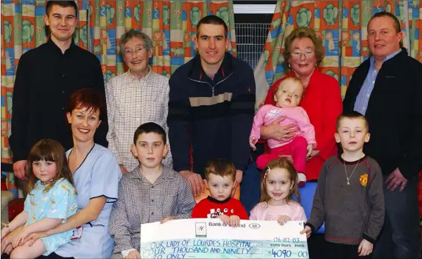  ??  ?? Derek McGarrity, (Back Left) Michael Shields, (Back Centre) and Sean Marks (Right) representi­ng Lily Finnegan’s Pub, Whitestown, Dundalk make a presentati­on of a cheque for €4,090 the proceeds of a charity match on St. Stephen’s Day to the 5th floor in...