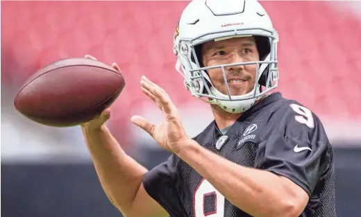  ?? PHOTOS BY BRIAN MUNOZ/THE REPUBLIC ?? Cardinals quarterbac­k Sam Bradford (9) throws the ball during training-camp practice Saturday at University of Phoenix Stadium.