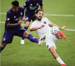  ?? SAM NAVARRO Special for the Miami Herald ?? Inter Miami CF midfielder Rodolfo Pizarro tries to kick the ball as Orlando City SC defender Antonio Carlos attempts to block the shot.