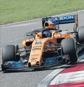  ?? FOTO: EFE ?? Fernando Alonso volverá a sufrir la falta de velocidad de su MCL33 en la recta de Bakú