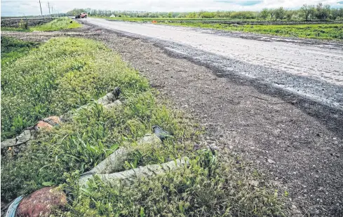  ?? AFP ?? The bodies of two Russian soldiers are seen in Vilkhivka, near the eastern city of Kharkiv, after the village was retaken by the Ukrainian army yesterday.