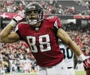  ?? DAVE MARTIN / AP 2011 ?? Tight end Tony Gonzalez is one of the game’s greats who retired without playing on football’s biggest stage, the Super Bowl. Despite that, Gonzalez will be inducted into the Pro Football Hall of Fame on Saturday.