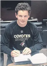  ?? ARIZONA COYOTES PHOTO EXAMINER FILES ?? Peterborou­gh native Barrett Hayton signs his entry-level contract with the NHL's Arizona Coyotes.