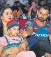  ?? HINDUSTAN TIMES ?? ▪ HAPPIER TIMES: Mohammed Shami with wife Hasin Jahan and daughter Aaira at an IPL event in New Delhi last year.