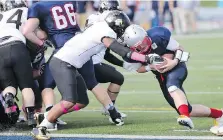  ?? NICK BRANCACCIO ?? AKO Fratmen Adam Chin, left, couldn’t stop Beefeaters’ Clarke McCallum, who scored a touchdown at Alumni Field on Saturday.