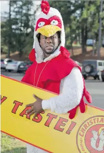  ?? PHOTOS: UNIVERSAL ?? Teddy Walker — portrayed by funnyman Kevin Hart — takes on an additional job at the religious fast food restaurant Christian Chicken to help make ends meet in Night School.