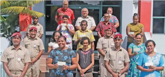  ??  ?? Fiji Correction­s Service commission­er Commander Francis Kean (back row, centre) after the Correction­s Service donated $300 each to 10 families of Correction­s officers whose work were affected by the COVID-19 pandemic.