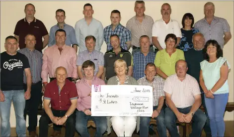  ??  ?? Castle Vintage Club present a cheque for €13,050 to Yvonne Boland of the The Friends of St Luke’s, the proceeds of their Tractor Run to Donegal.