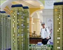  ?? ZHANG ZHAOJIU / FOR CHINA DAILY ?? A prospectiv­e homebuyer at a property developer’s sales office in Huai’an, Jiangsu province.