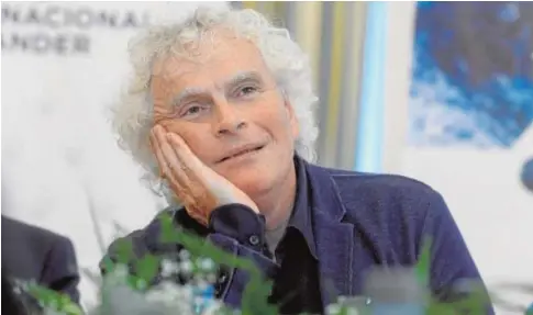  ?? EFE ?? Simon Rattle, ayer en Santander, en su comparecen­cia ante los medios