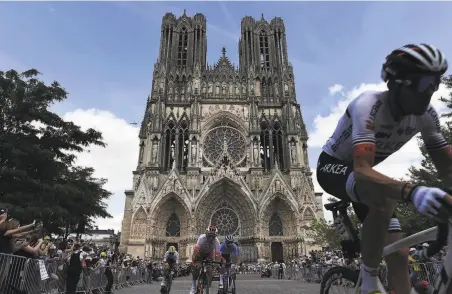  ?? Jeff Pachoud / AFP / Getty Images ?? The pack starts Tuesday’s Stage 4 in front of the Cathedral of Reims, which was heavily damaged during World War I.