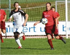  ?? Foto: Reinhold Rummel ?? Jörg Marquart (rechts) und der TSV Dasing müssen am Sonntag bei der DJK Gebenhofen „nachsitzen“.