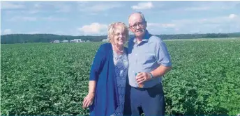  ?? ?? Denis Gaudreault et Claudette Rivard se sont lancés en agricultur­e l’année après leur mariage.