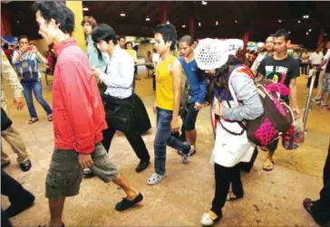  ?? HENG CHIVOAN ?? Migrant workers return to Cambodia through the Phnom Penh airport after harrowing experience­s working abroad in Malaysia in 2014.