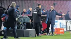  ??  ?? POLÉMICA. Mancini y Sarri, durante el encuentro de Copa.