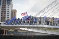  ?? — AFP ?? Pro and Anti-brexit activists demonstrat­e on the Millennium Bridge against the terms of the current Brexit deal being offered by Britain’s Prime Minister Theresa May.