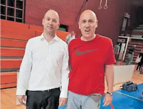  ??  ?? Izbornik Dražen Anzulović s 11 godina mlađim bratom Vladimirom (lijevo)