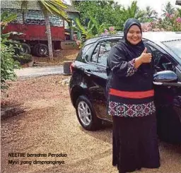  ??  ?? NEETIIE bersama Perodua Myvi yang dimenangin­ya.