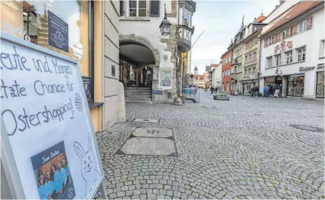  ?? FOTO: CHRISTIAN FLEMMING ?? Das Ostergesch­äft ist für manche Einzelhänd­ler geplatzt: Viele Lindauer Geschäfte müssen ab Donnerstag wieder schließen, weil die Inzidenz seit drei Tagen über hundert liegt.