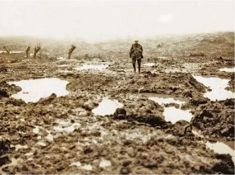  ?? FOTOS: DPA ?? Wider alle Wetterprog­nosen fiel während der Passchenda­ele-Schlacht in Flandern so viel Regen wie seit 1878 nicht mehr.