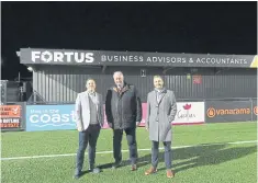  ?? ?? Fortus’ Richard Burnett, Boro chairman Trevor Bull and Fortus’ James Levitt