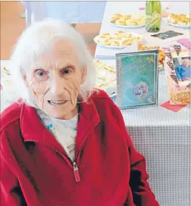  ??  ?? Scoring a century: Titahi Bay’s Phyllis Mccurdy celebrates her 100th birthday on March 20.