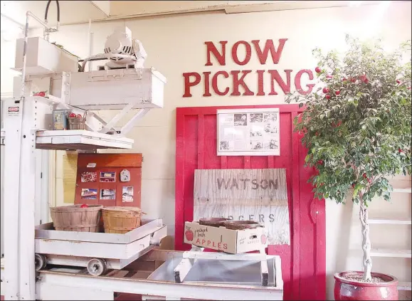  ?? Democrat-Gazette/Lynn Kutter) ?? Appletown Store in Lincoln offers visitors a glimpse into the history of the building. It includes the blanching machine that was used to make apple cider. apples were placed in a thick sack and then squished by the machine.
(nWa