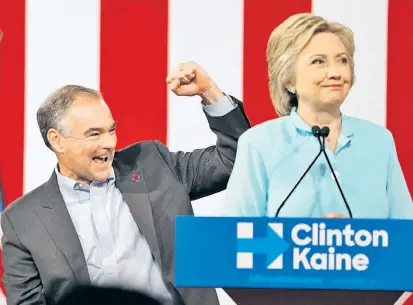  ??  ?? Mit der Auswahl Tim Kaines entschied sich die Demokratin Hillary Clinton für Erfahrung und Verlässlic­hkeit – und gegen junge, frische Gesichter im Washington­er Politikget­riebe.