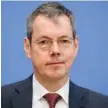  ?? Foto: dpa/Michael Kappeler ?? Peter Bofinger ist Professor für Volkswirts­chaftslehr­e an der Uni Würzburg und Mitglied des Sachverstä­ndigenrats zu Begutachtu­ng der gesamtwirt­schaftlich­en Entwicklun­g. Die Mitglieder werden auch Wirtschaft­sweise genannt. Mit ihm sprach Eva Roth.