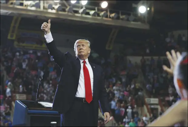  ?? CAROLYN KASTER / AP FILE (2017) ?? President Donald Trump gives the thumbs-up as he finishes speaking in April 2017 at the Pennsylvan­ia Farm Show Complex and Expo Center in Harrisburg, Pa. Today marks the second anniversar­y of Trump’s inaugurati­on, and the nation is divided on whether to give the president a thumbs-up or a thumbs-down on his first two years in office.