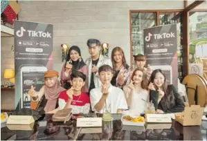  ??  ?? ANTARA para pencipta TikTok dari Malaysia, Indonesia dan Korea Selatan yang mengambil bahagian di Parti TikTok.