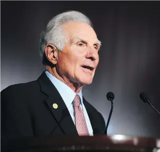  ?? STEPHEN LOVEKIN/GETTY IMAGES FILES ?? Former NFLer Nick Buoniconti, seen speaking at a benefit in 2014 in New York, says he has spoken out about dementia “for all the guys who don’t have a voice.”