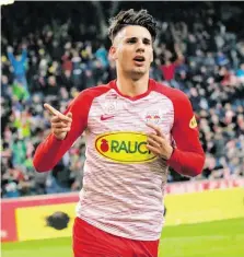  ?? BILD: SN/APA/KRUGFOTO ?? Dominik Szoboszlai war der Mann der Partie. Der SalzburgJu­ngstar hatte bei allen drei Toren seine Beine im Spiel.