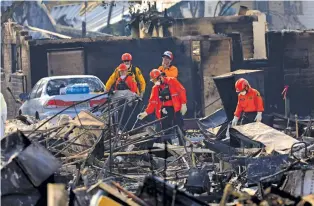  ?? JIM WILSON/THE NEW YORK TIMES ?? Investigat­ors search the rubble of Journey’s End, a mobile home park for seniors that burned in the week’s wildfires, Friday in Santa Rosa, Calif. Search and rescue teams from multiple counties around Northern California converged here Friday with...