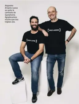  ??  ?? Alejandro Artacho nunca se quita la camiseta de Spotahome. Agradecemo­s mucho que nos trajese una.