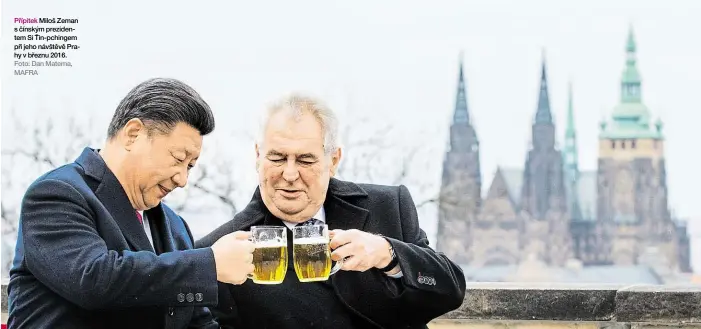  ?? Foto: Dan Materna, MAFRA ?? Přípitek Miloš Zeman s čínským prezidente­m Si Ťin-pchingem při jeho návštěvě Prahy v březnu 2016.