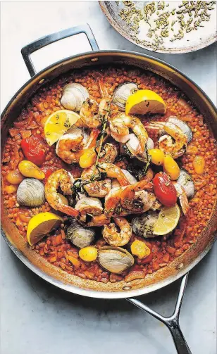  ?? ANDREW SCRIVANI NYT ?? Prawn paella with Israeli couscous. Yotam Ottolenghi devours shrimp-and-clam pasta on his screens and in his kitchen.