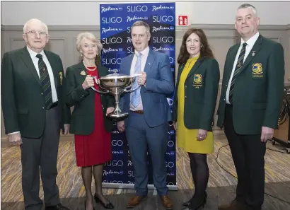  ??  ?? The prize on offer. Pictured along with the trophy at the launch of the 2018 West of Ireland Golf Championsh­ip is, from left: Michael Kennedy, Irene O’Donovan, Seamus Preston, Michelle McGarraghy and Joe Keyes. Photo: Donal Hackett.